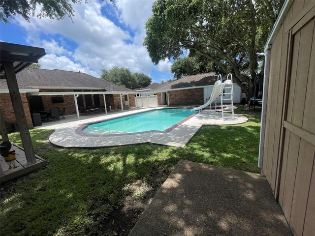 2110 Troon Drive, Alvin, TX 77511