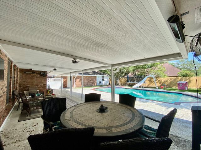 2110 Troon Drive, Alvin, TX 77511