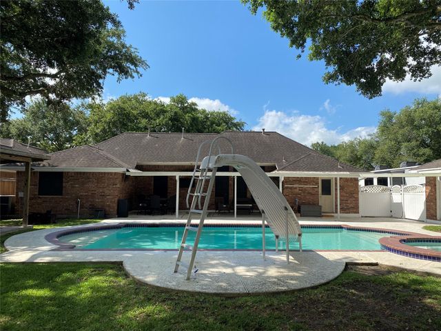 2110 Troon Drive, Alvin, TX 77511