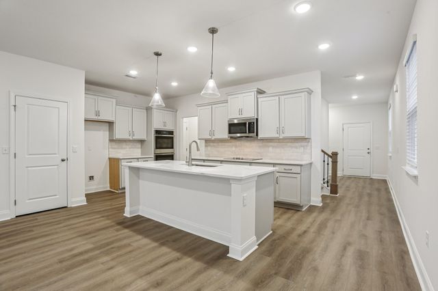 129 Dahlia Dr, La Vergne, TN 37086