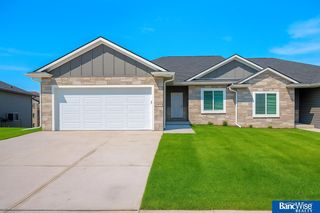 8911 S 42Nd Street, Lincoln, NE 68516