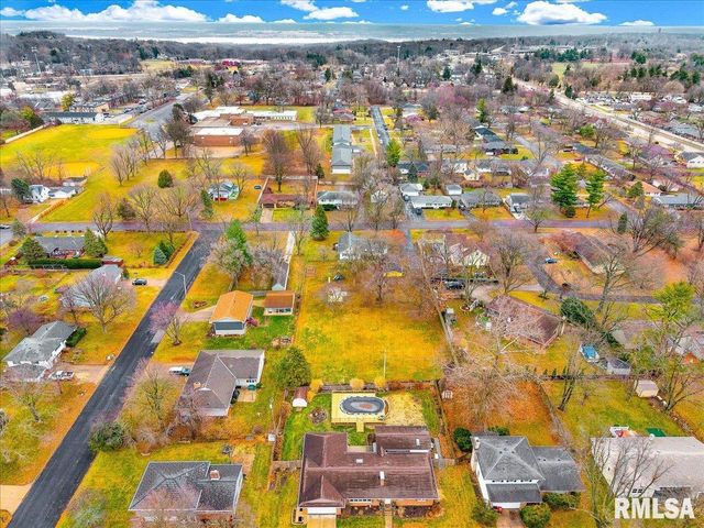 6213 N Saint Marys Road, Peoria, IL 61614