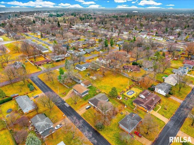 6213 N Saint Marys Road, Peoria, IL 61614