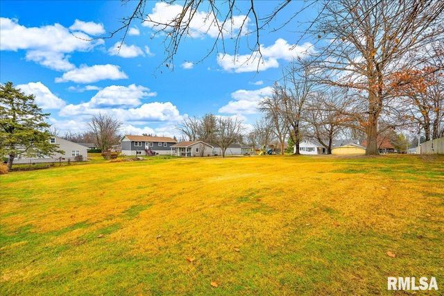 6213 N Saint Marys Road, Peoria, IL 61614