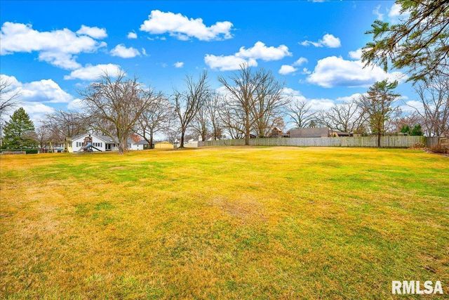 6213 N Saint Marys Road, Peoria, IL 61614