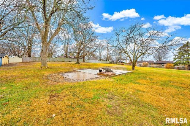 6213 N Saint Marys Road, Peoria, IL 61614