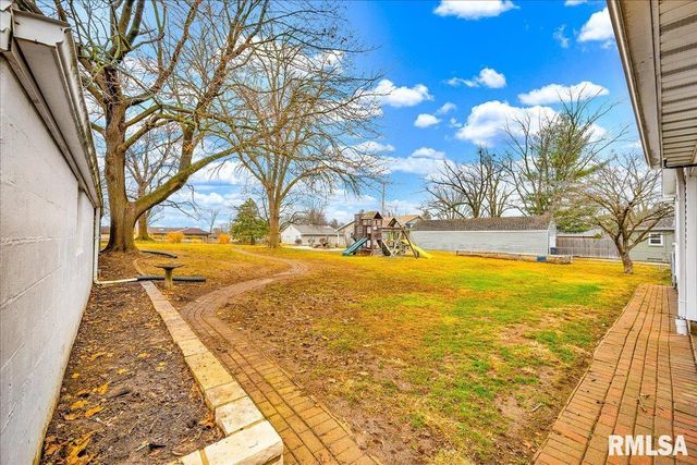 6213 N Saint Marys Road, Peoria, IL 61614