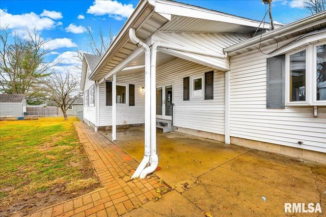 6213 N Saint Marys Road, Peoria, IL 61614