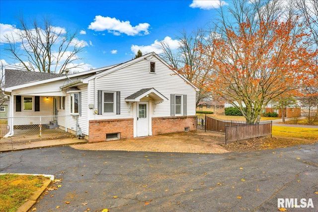 6213 N Saint Marys Road, Peoria, IL 61614