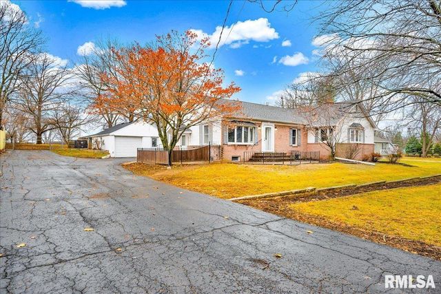 6213 N Saint Marys Road, Peoria, IL 61614