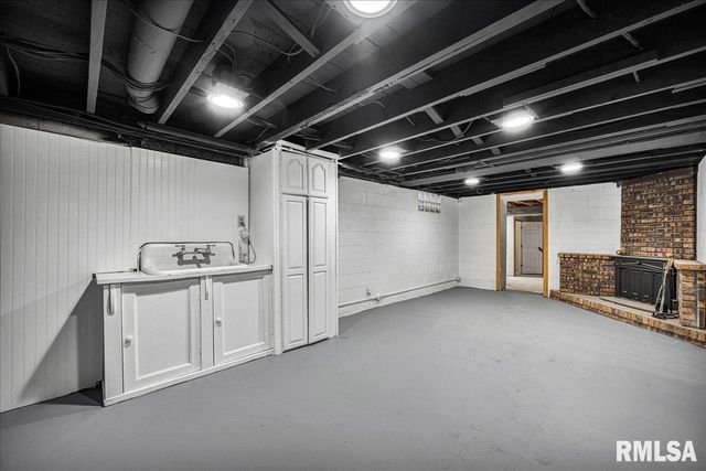 6213 N Saint Marys Road, Peoria, IL 61614