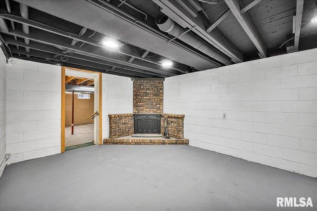 6213 N Saint Marys Road, Peoria, IL 61614