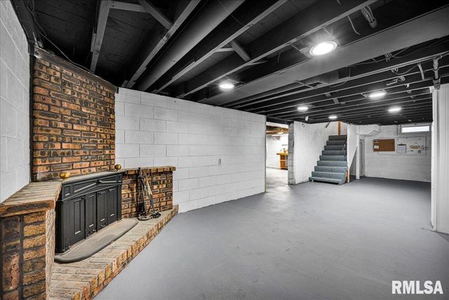 6213 N Saint Marys Road, Peoria, IL 61614