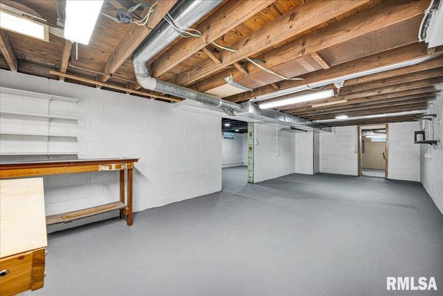 6213 N Saint Marys Road, Peoria, IL 61614