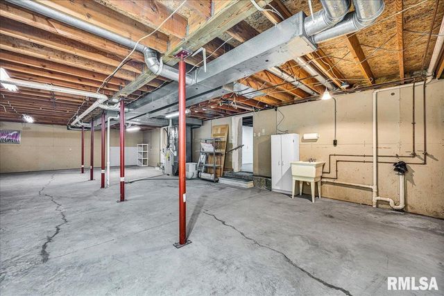 6213 N Saint Marys Road, Peoria, IL 61614