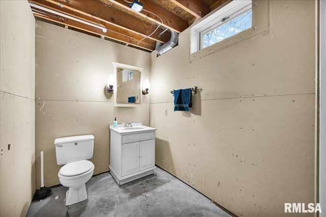 6213 N Saint Marys Road, Peoria, IL 61614