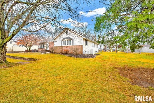 6213 N Saint Marys Road, Peoria, IL 61614