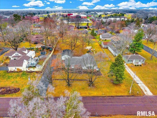 6213 N Saint Marys Road, Peoria, IL 61614