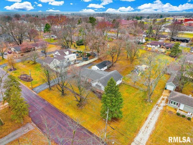 6213 N Saint Marys Road, Peoria, IL 61614