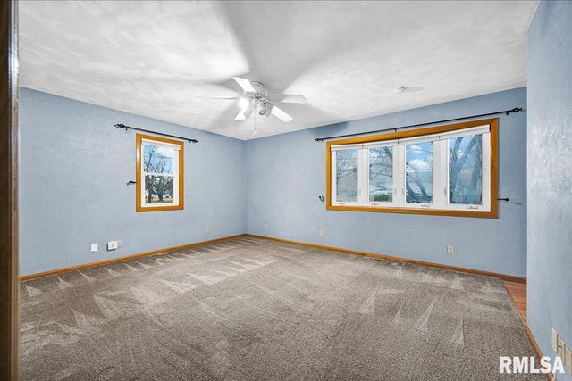 6213 N Saint Marys Road, Peoria, IL 61614