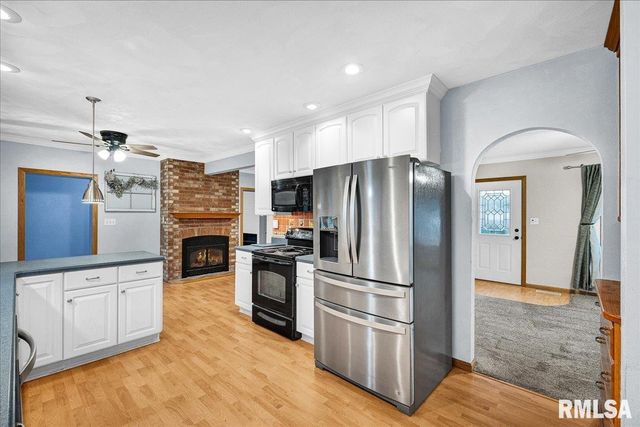 6213 N Saint Marys Road, Peoria, IL 61614