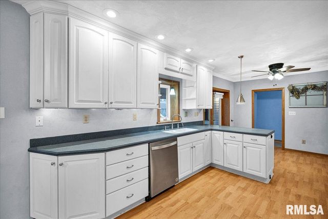 6213 N Saint Marys Road, Peoria, IL 61614