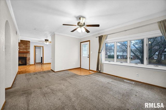 6213 N Saint Marys Road, Peoria, IL 61614