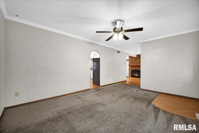 6213 N Saint Marys Road, Peoria, IL 61614