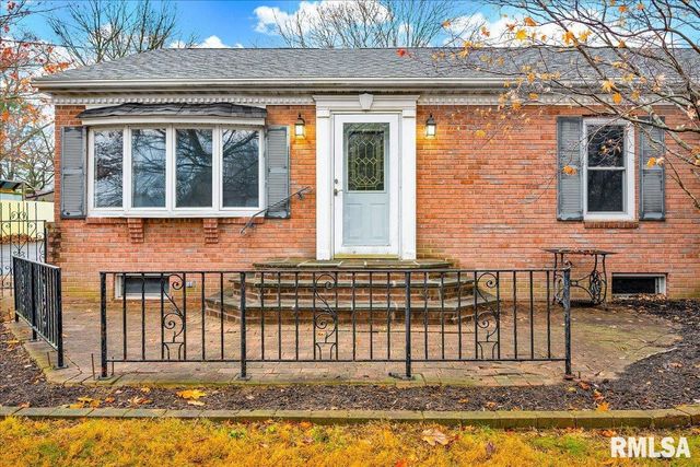 6213 N Saint Marys Road, Peoria, IL 61614