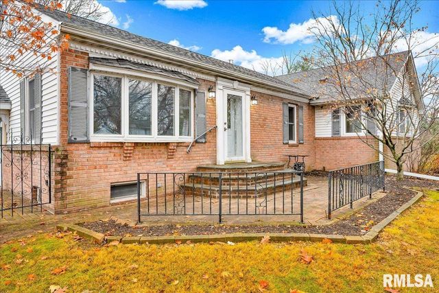 6213 N Saint Marys Road, Peoria, IL 61614