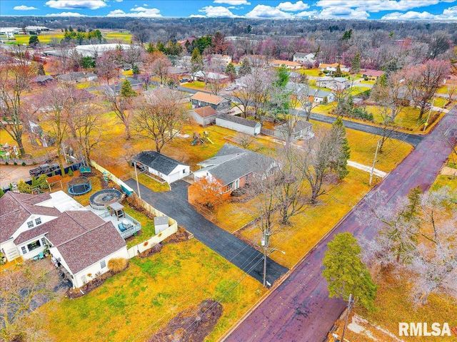 6213 N Saint Marys Road, Peoria, IL 61614