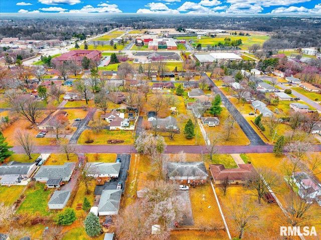 6213 N Saint Marys Road, Peoria, IL 61614