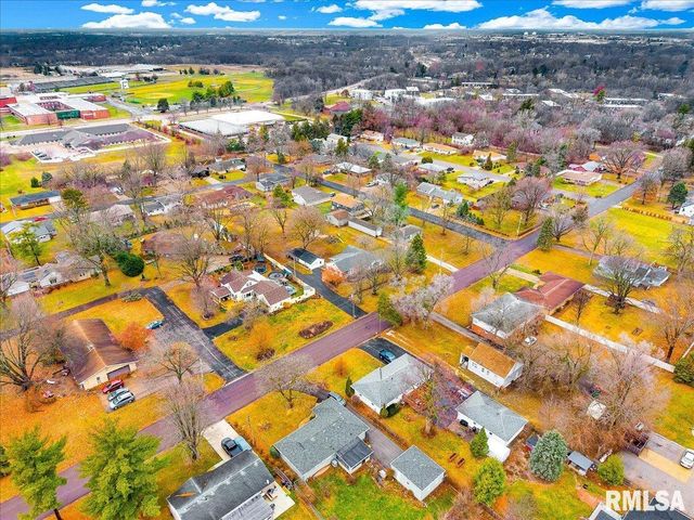 6213 N Saint Marys Road, Peoria, IL 61614