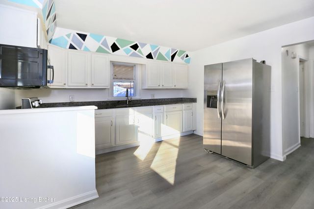 4012 Retreat Rd, Louisville, KY 40219