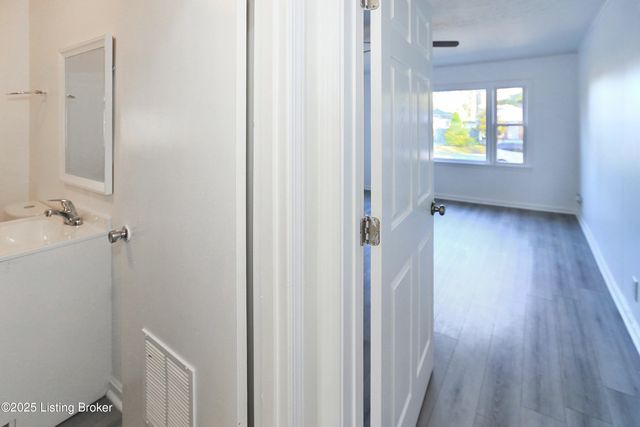 4012 Retreat Rd, Louisville, KY 40219