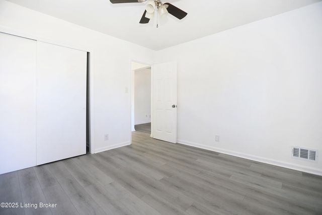 4012 Retreat Rd, Louisville, KY 40219