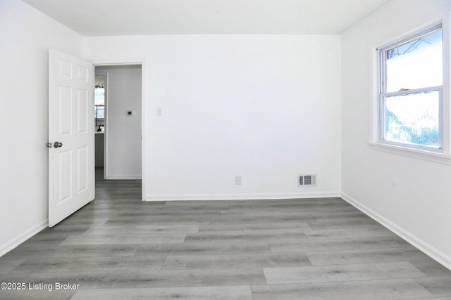 4012 Retreat Rd, Louisville, KY 40219