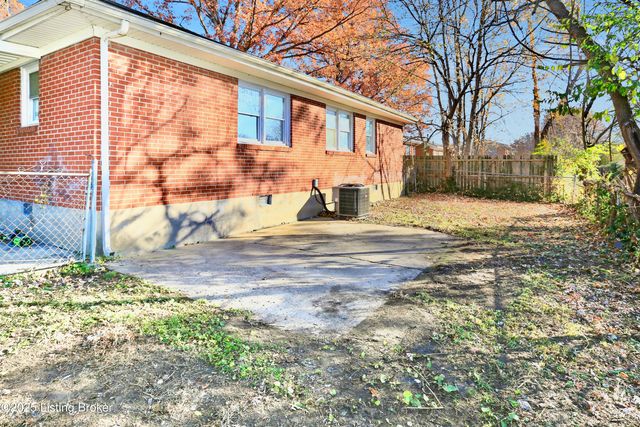 4012 Retreat Rd, Louisville, KY 40219