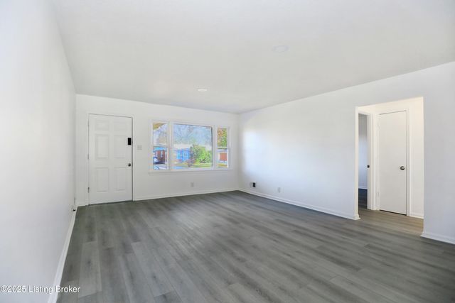 4012 Retreat Rd, Louisville, KY 40219