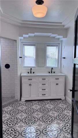 1260 W 81st, Los Angeles, CA 90044