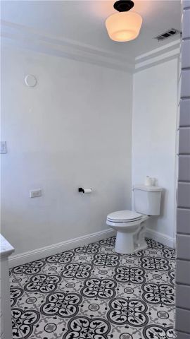 1260 W 81st, Los Angeles, CA 90044