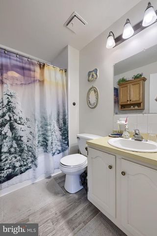 330 VALLEYBROOK DR, Lancaster, PA 17601