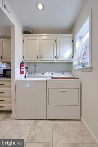330 VALLEYBROOK DR, Lancaster, PA 17601