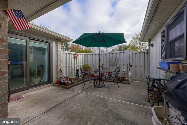 330 VALLEYBROOK DR, Lancaster, PA 17601