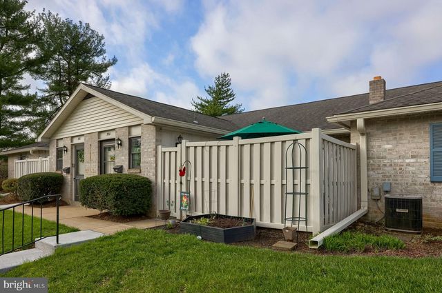 330 VALLEYBROOK DR, Lancaster, PA 17601