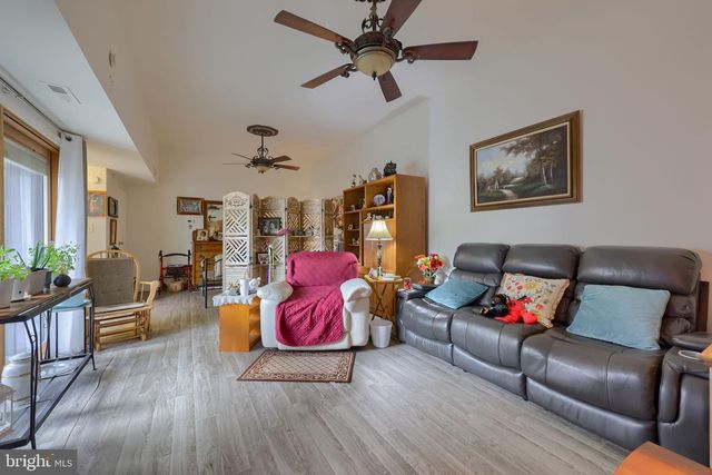 330 VALLEYBROOK DR, Lancaster, PA 17601