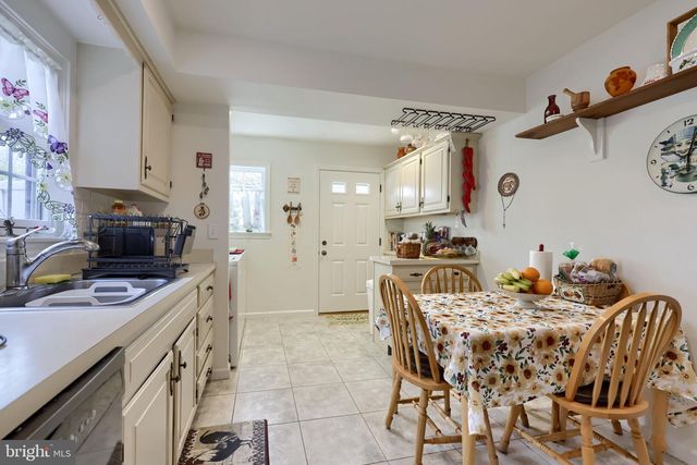 330 VALLEYBROOK DR, Lancaster, PA 17601