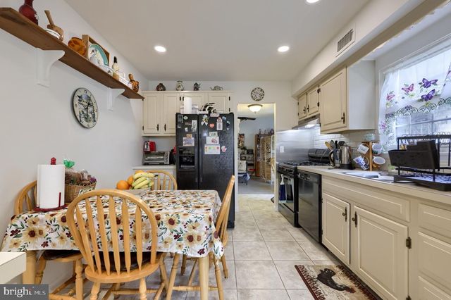 330 VALLEYBROOK DR, Lancaster, PA 17601