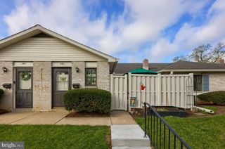 330 VALLEYBROOK DR, Lancaster, PA 17601
