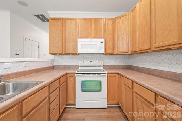 15583 Stronvar House Lane, Charlotte, NC 28277